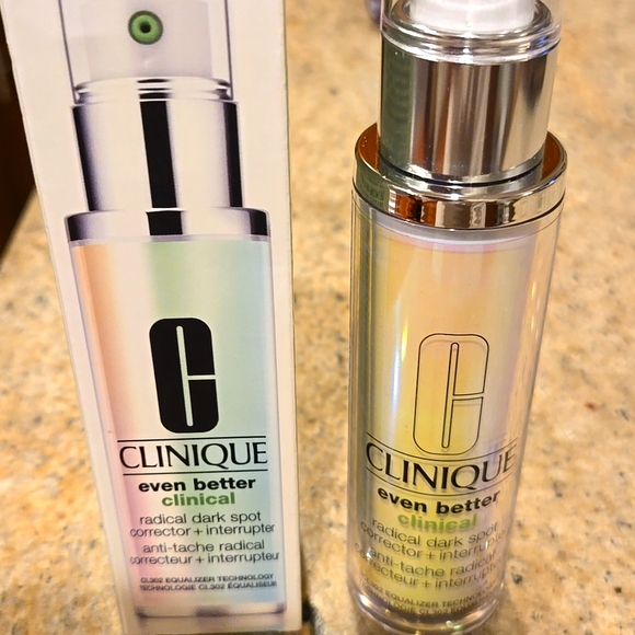 Clinique Even Better Clinical Radical Dark Spot Corrector + Interrupter - Picture 1 of 1